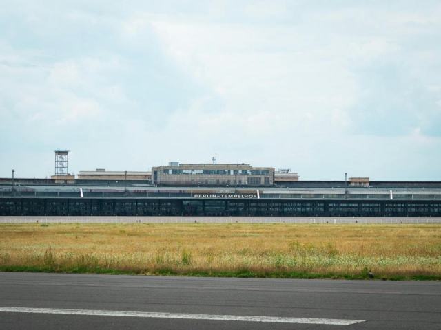 Tempelhof berlin : guide road trip et itinéraire Visiter Tempelhof a Berlin : balade sur l'ancien aéroport devenu parc