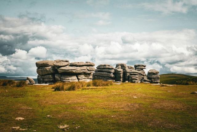 Road trip dans le parc national de Dartmoor : landes, granit et brume